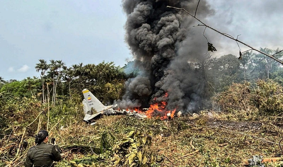 colombian-military-plane1_mjYOMvumcg