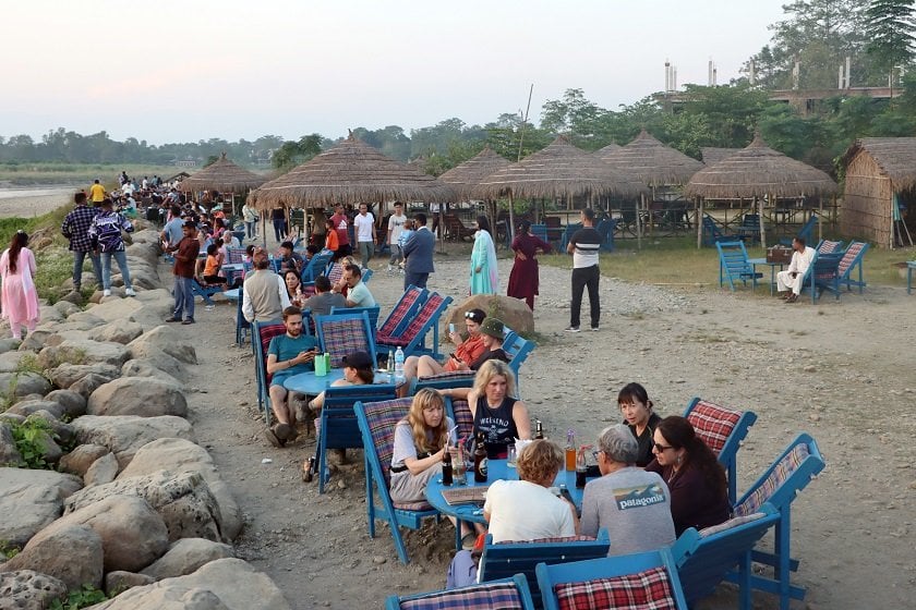 sauraha-tourist_x9xTpx3EeQ