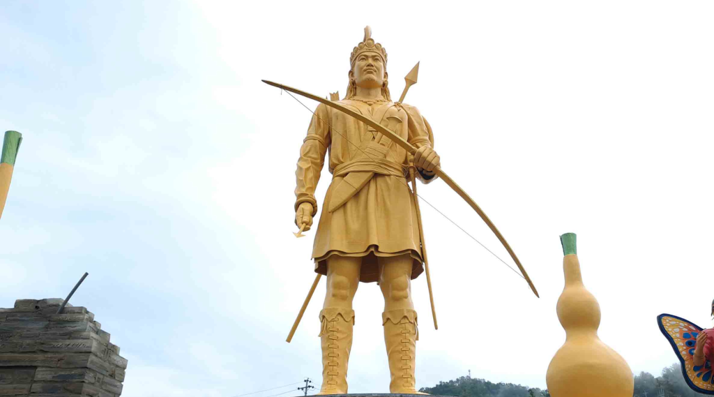 Yalambar-statue-1024x569