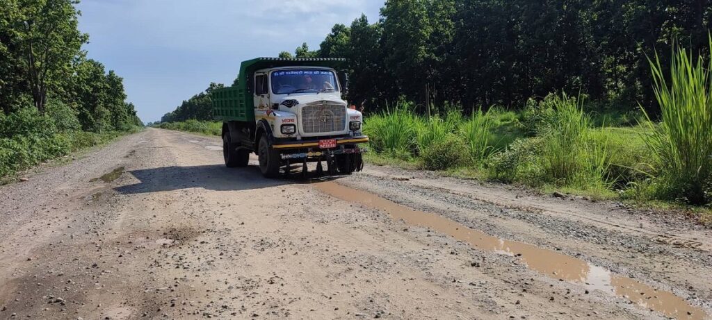 Hulaki-sadak2_YgjFO1gIo4-1024x461