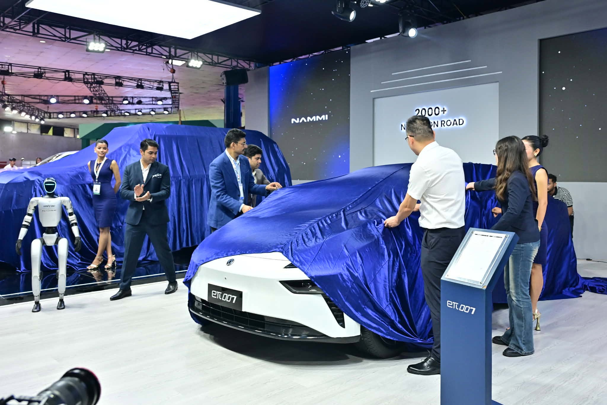 Dongfeng-Sedan-Gadi-1