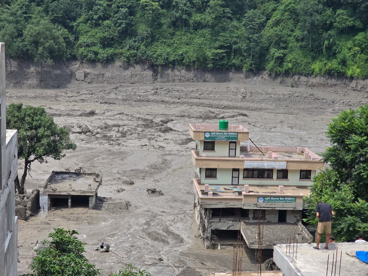 Bhotekoshi-flood-badi-bank